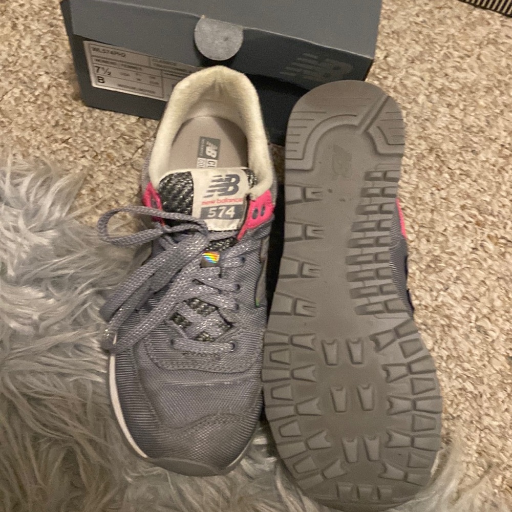 Womens New Balance tennis shoes